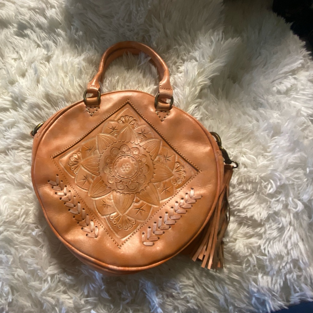 2/$20 Leasers in Leather Round Puree